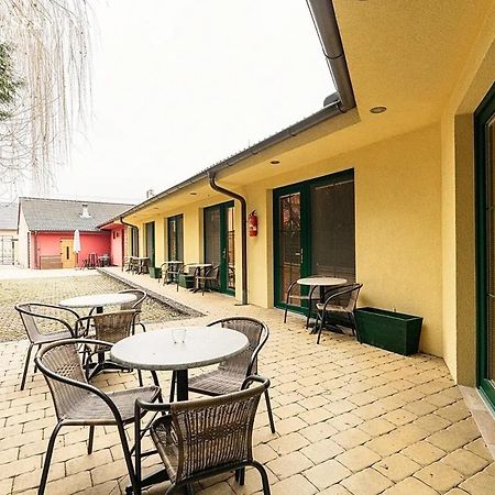 Penzion U Kocky Mutenice Exterior photo